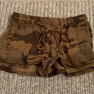 Army flowy shorts